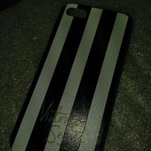 Brand New Black/White Iphone 5/5S Case